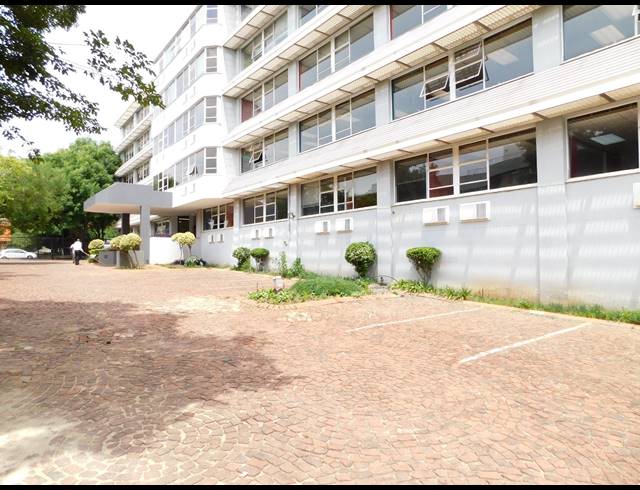 1,005M² OFFICE TO LET IN FERNDALE